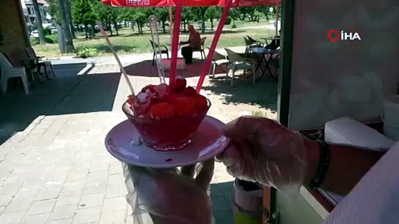 Kavurucu sıcakların geldiğinin habercisi eşsiz lezzet tezgahlara indi...