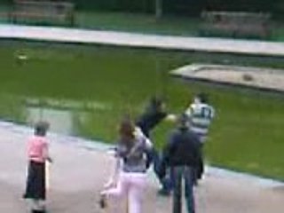 Moi é renaud ki pouson eisia dns le lac tou ver