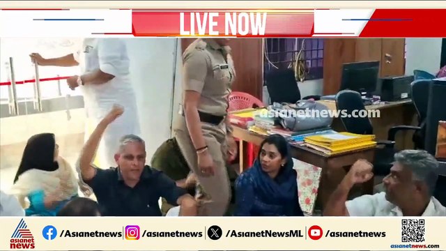 റോഡിൽ നിന്ന് താഴ്ചയിലേക്ക് വീണ് കുട്ടി മരിച്ച സംഭവം; തൃക്കാക്കര ന​ഗരസഭയിൽ പ്രതിഷേധം