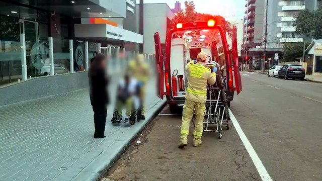 Funcionária de colégio fica ferida após queda na região central de Cascavel