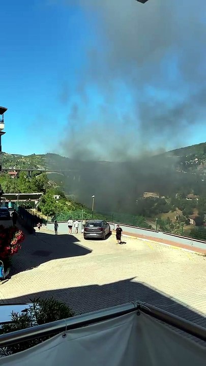 İzmit'te ağaçlık alanda yangın çıktı: Ekipler seferber oldu