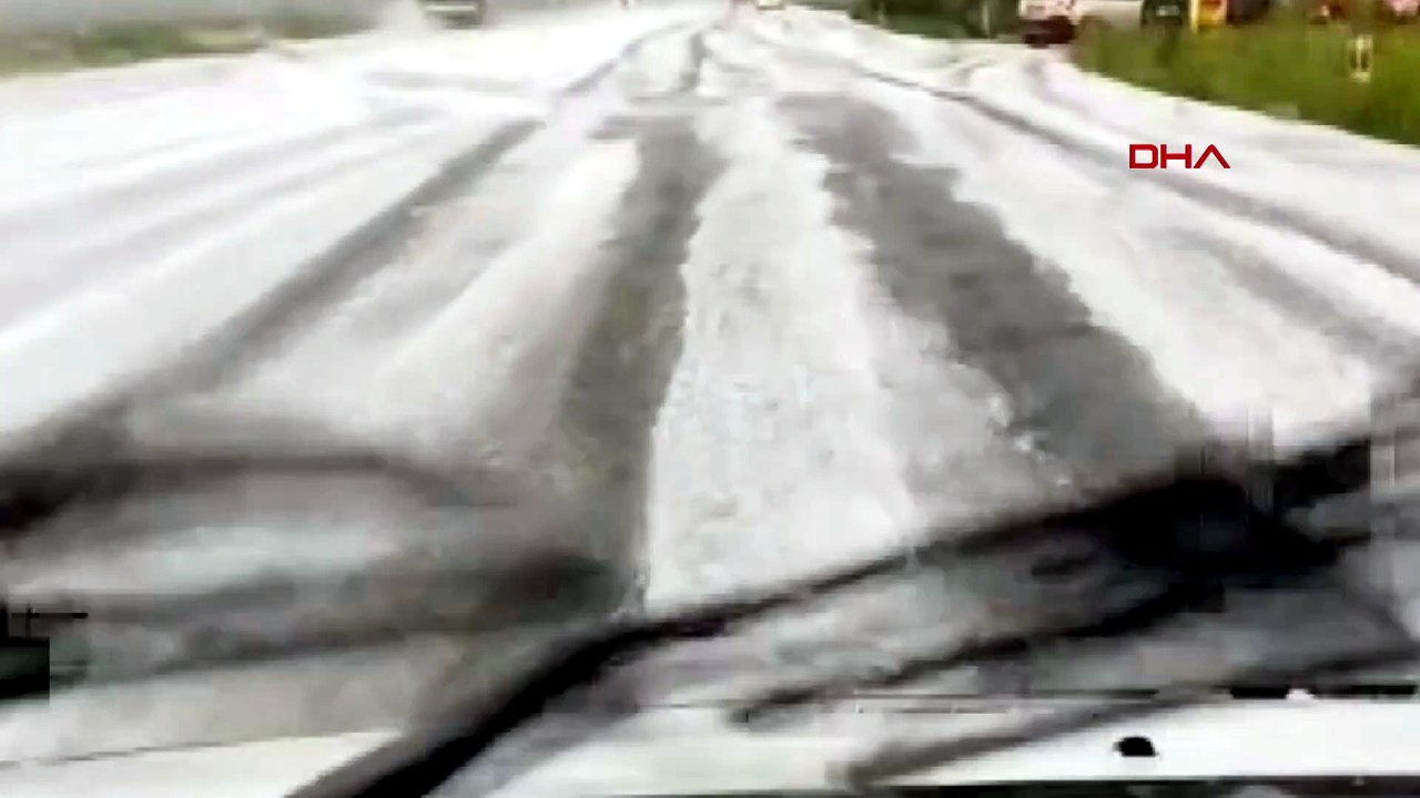 Kars’ta dolu ve fırtına etkili oldu sürücüler zor anlar yaşadı