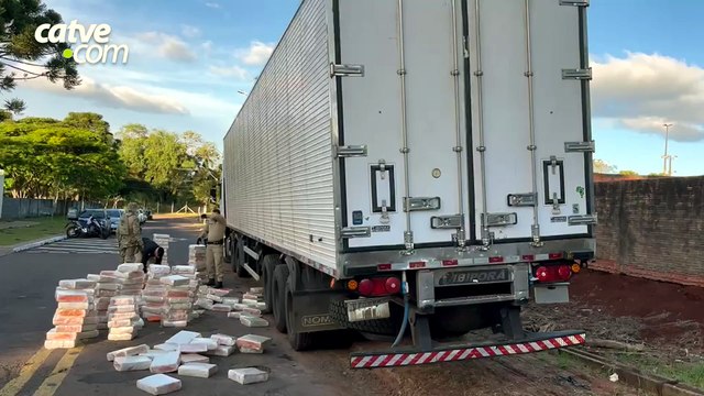 Caminhão é flagrado com cerca de duas toneladas de maconha escondidas em teto falso na BR-163