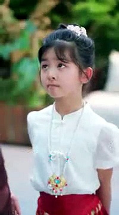 Niña pobre es acosada por su familia pero renace como princesa Parte 2