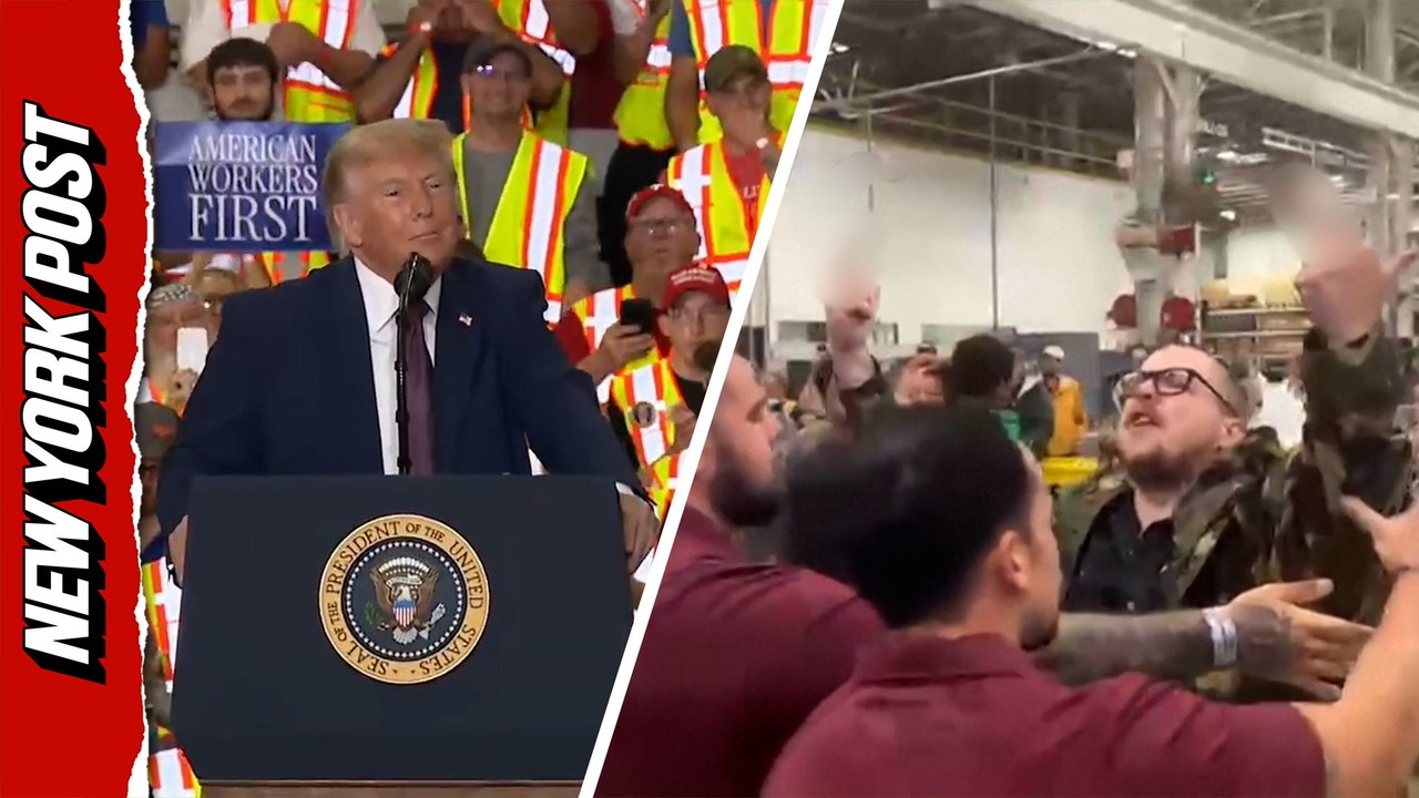 Watch Trump keep his cool as heckler interrupts Pennsylvania rally