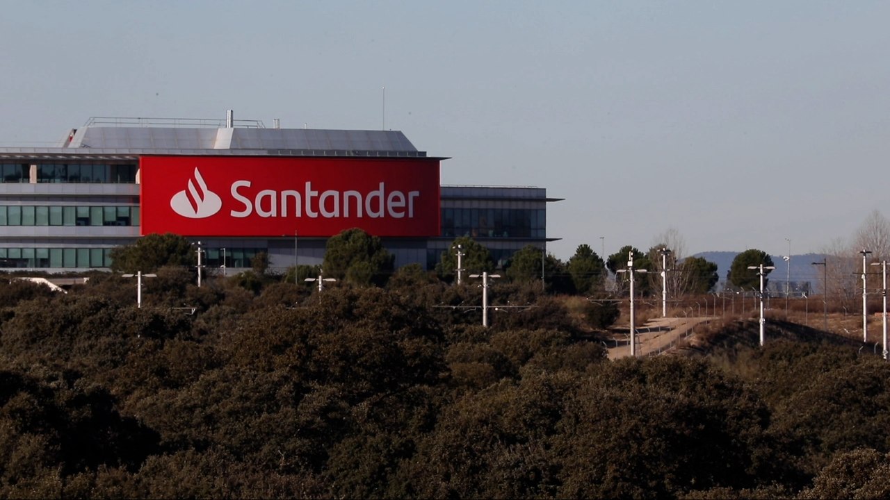 Santander planea prejubilar entre 2.000 y 3.000 empleados en España