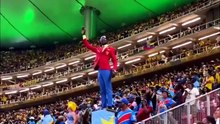 Il ritorno di Lumumba: la statua vivente presente per la partita della RD Congo