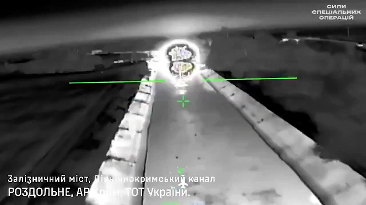 L’attacco dei droni ucraini contro il ponte ferroviario in Crimea