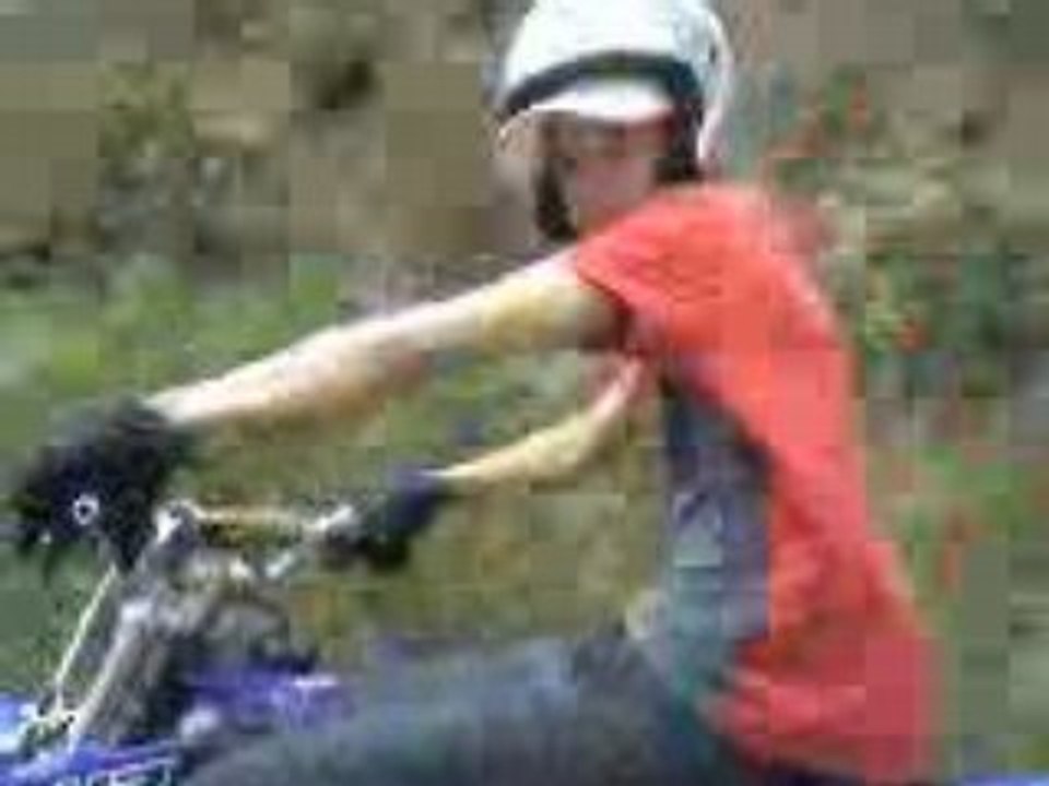 sando et son YZ 85
