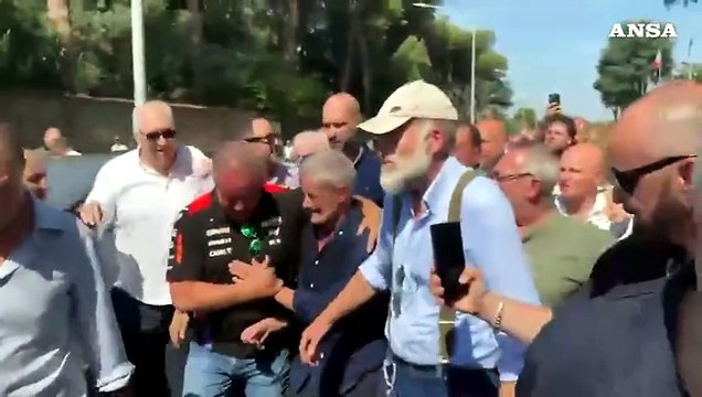 Gianni Alemanno è uscito dal carcere di Rebibbia a Roma