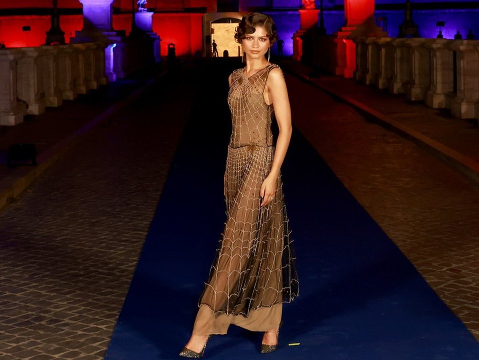 Zendaya begeistert im Spinnennetzkleid