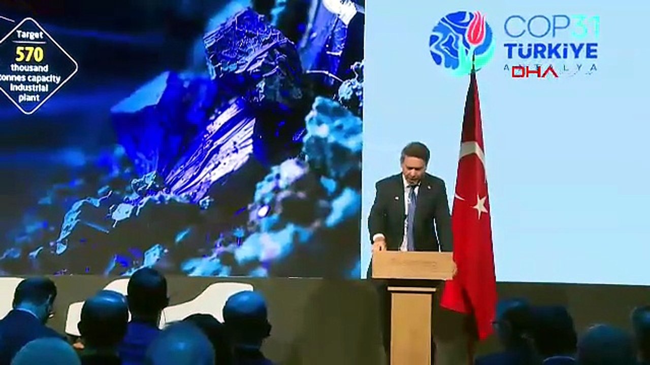 Bakan Bayraktar, Londra'da enerji dönüşümünün yol haritasını anlattı