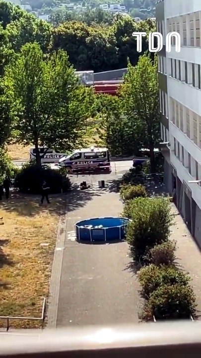 la police débarque pour faire démonter une piscine de rue en pleine canicule