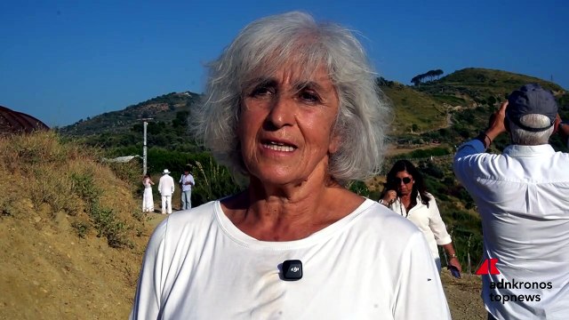L’attrice Patrizia D’Antona al Rito della Luce a Fiumara d’Arte: “è un progetto artistico che nello stesso tempo mi dà un valore come cittadina”