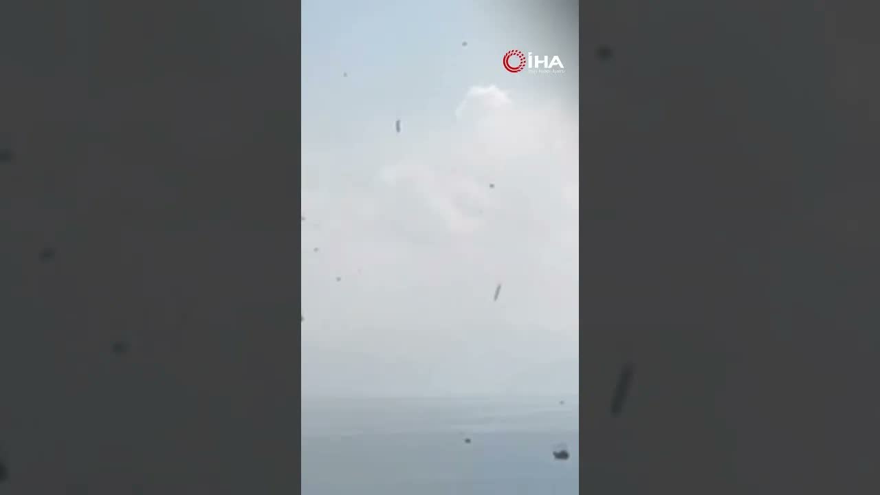 Ahlat’ta Şiddetli Hortum: Çatılar Tek Tek Sökülerek Uçtu!