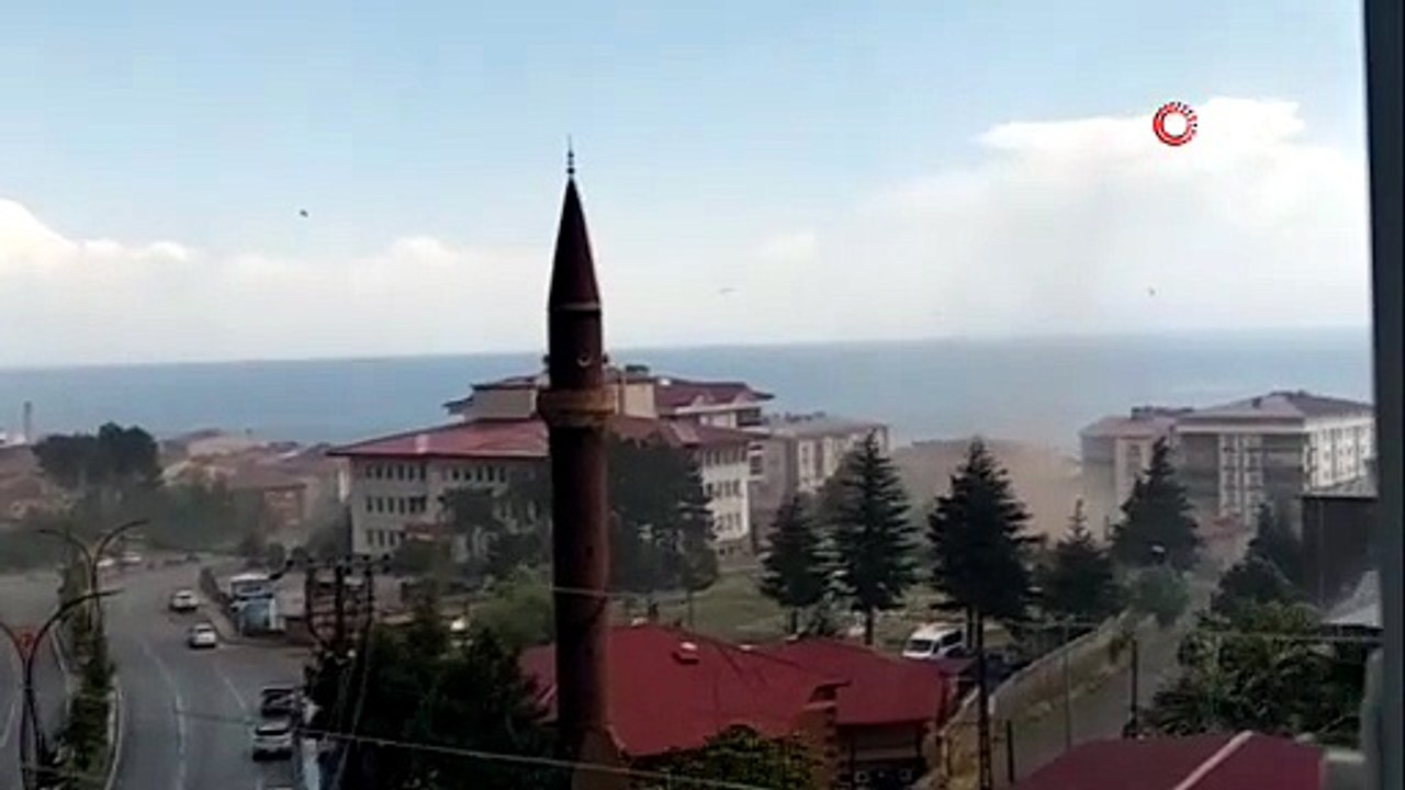 Hortum Çatıları Uçurdu