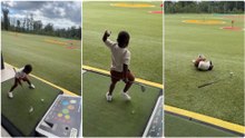 Lamine se divierte con su hermano en el golf