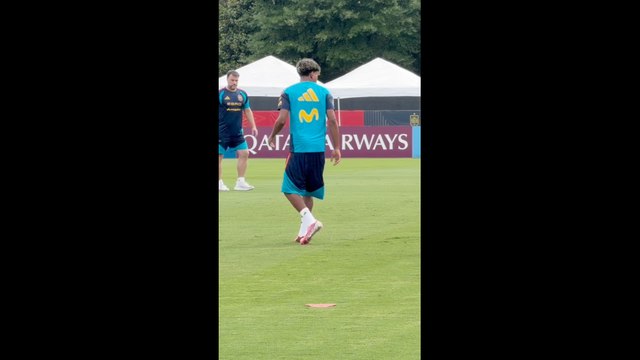 El pique entre Lamine y Nico tras una patada en el entreno
