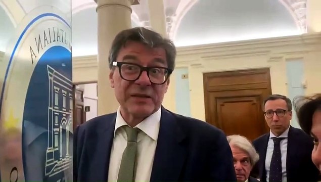 Giorgetti: Decisione su scostamento per Difesa a settembre