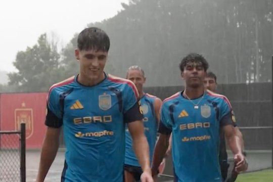 Spain's training session interrupted by sudden downpour in the U.S.