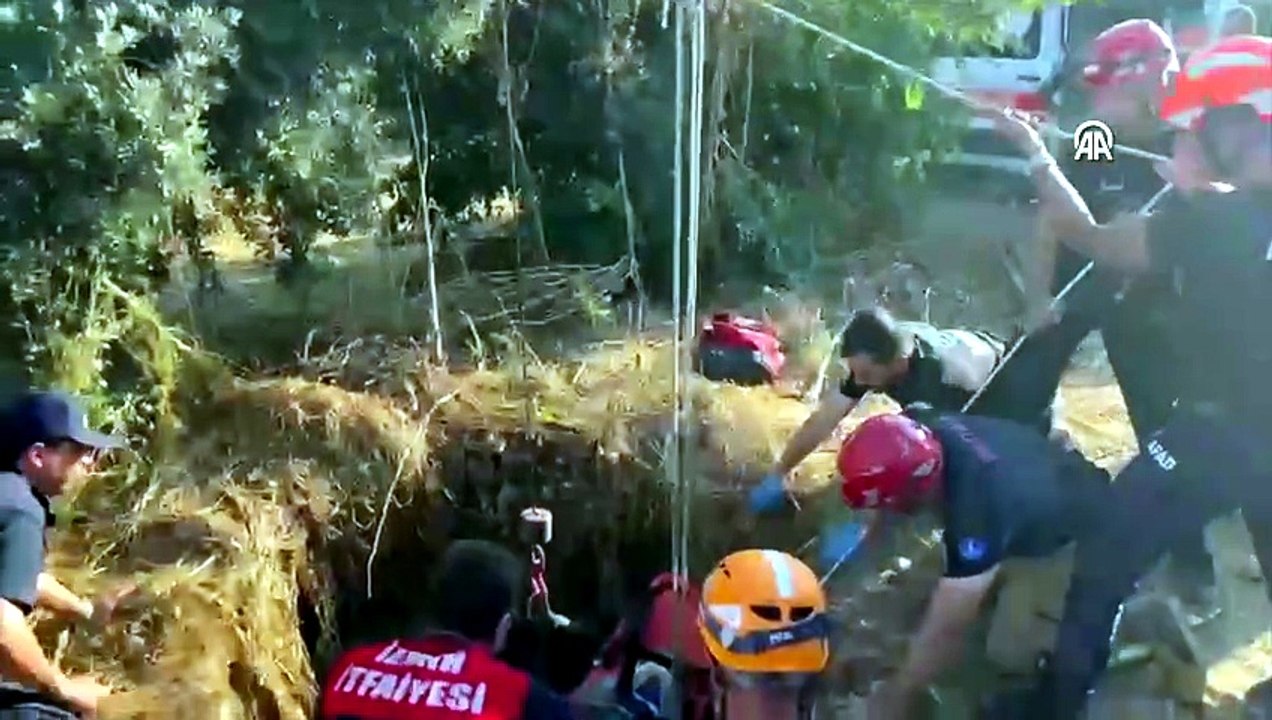 İzmir'de 20 metre derinliğindeki kuyuya düşen kişi kurtarıldı