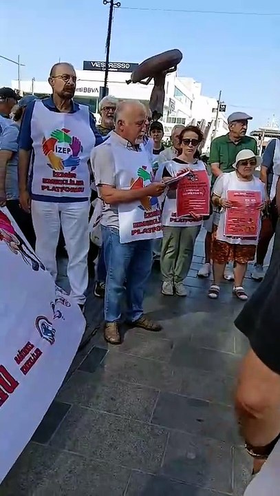 İzmir Emekiler Platformu sokakta: Sadaka değil insanca ücret istiyoruz!