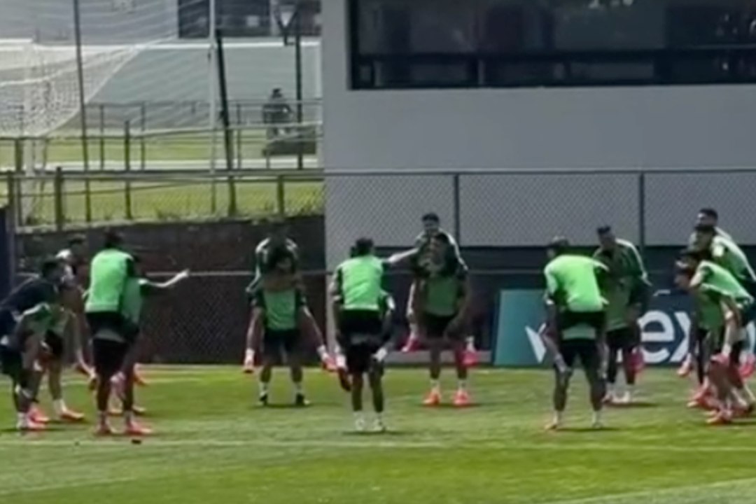 El peculiar juego de entrenamiento de México llama la atención de los aficionados