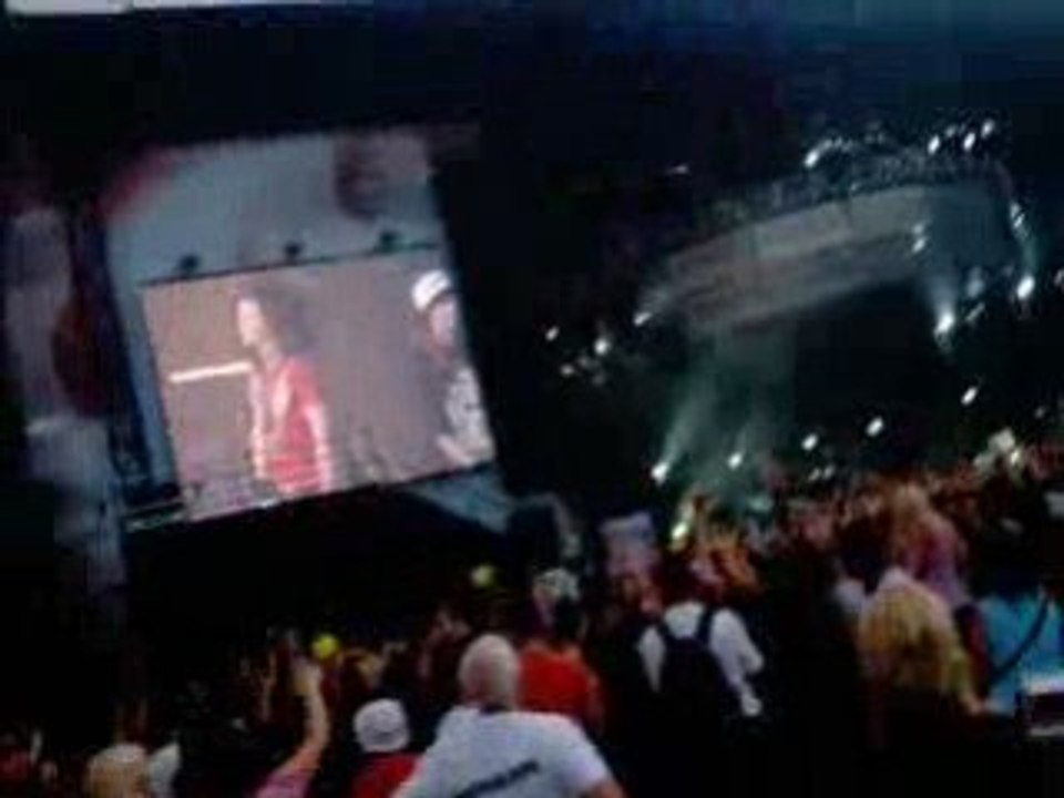 Tokio Hotel Parc Des Princes Bill qui parle !