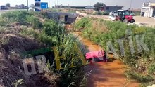 Şanlıurfa’da Otomobil Tahliye Kanalina Devrildi