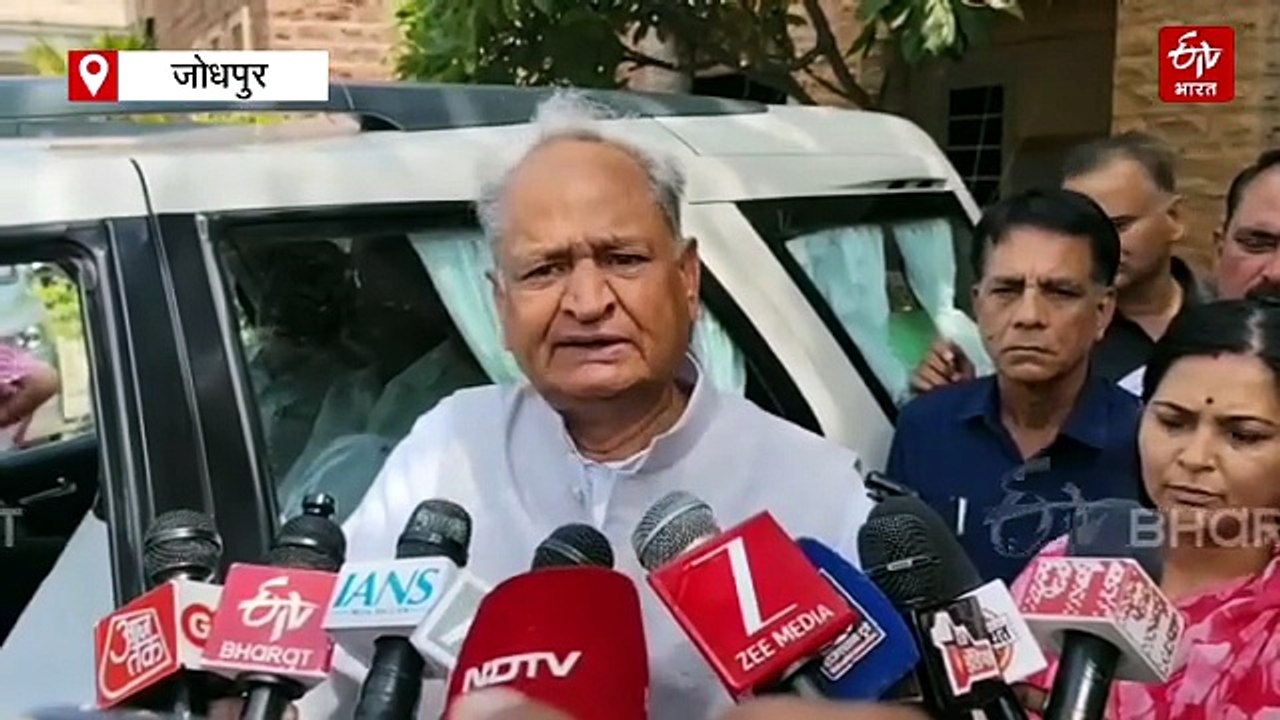 CM सिर्फ मुखौटा हैं, वो दबाव में चुप हो जाते हैं, राज RSS कर रहा है : अशोक गहलोत