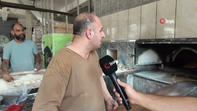 Adana'da 40 derece sıcakta fırıncıların zorlu ekmek mesaisi