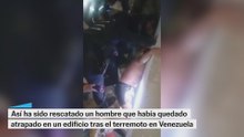 El rescate de un hombre atrapado en un edificio en Venezuela
