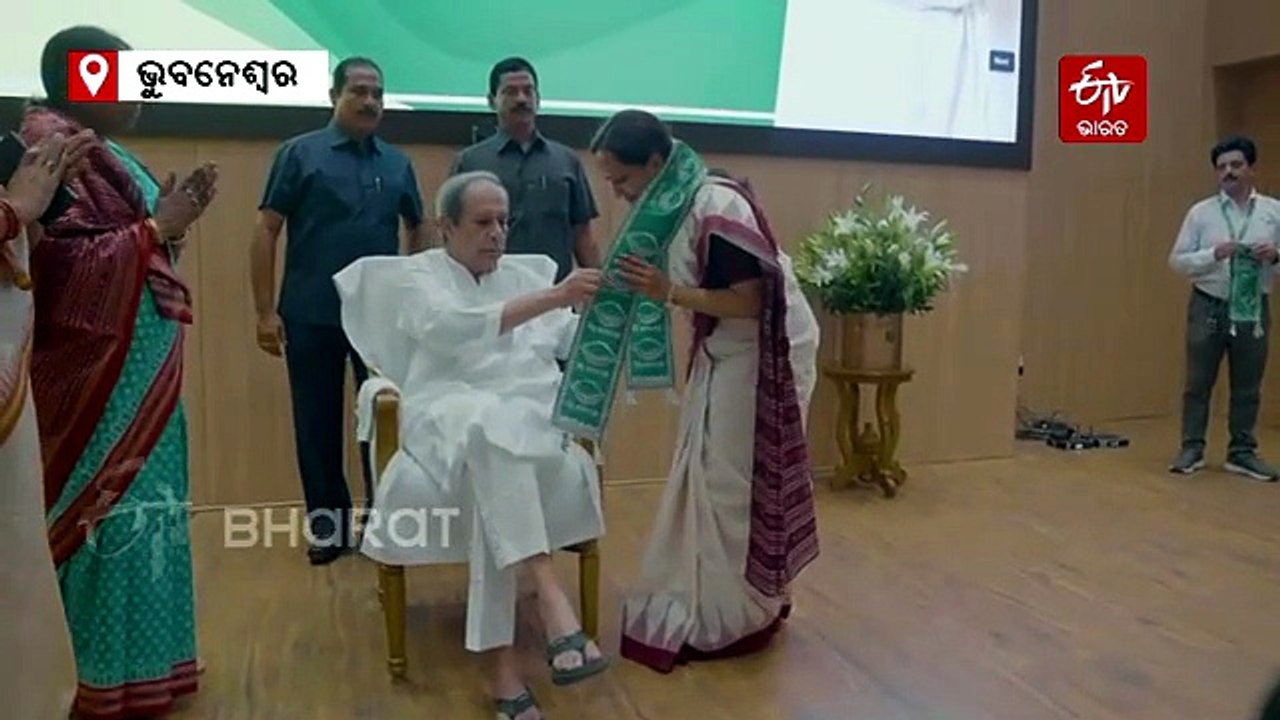 ବିଜେଡିରେ ମିଶିଲେ ସୁଜାତା ଆର କାର୍ତ୍ତିକେୟନ, ସ୍ବାଗତ କଲେ ନବୀନ