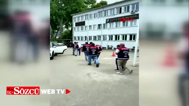 Polis, 'yüksek kazanç' ve 'burs' vaadiyle dolandırıcılık yapan şüphelileri, mağdurun arkadaşı gibi davranıp suçüstü yakaladı