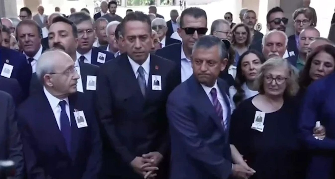 Kemal Kılıçdaroğlu ve Özgür Özel Meclis'te yan yana! Tokalaştılar