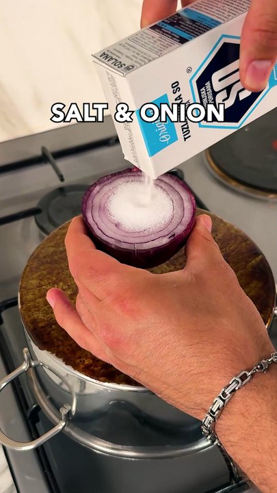 Burned Pan Cleaning Hack 🧂🧅