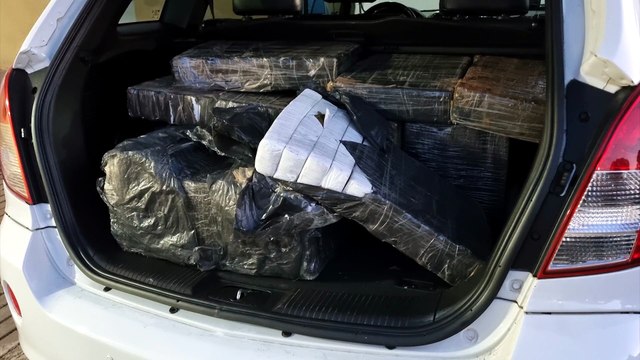 PRF apreende grande quantidade de maconha em carro na BR-277 em Cascavel