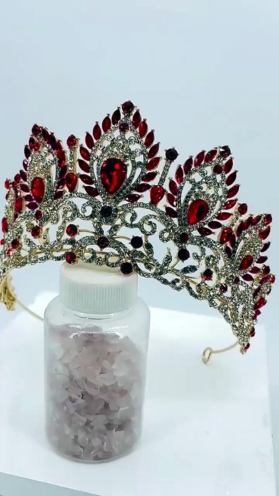 🦋 This $0.99 Purple Butterfly Crown Makes You Look Like a Fairy Queen 👑