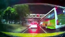 Câmera flagra criminosos armados abordando motorista em São Cristóvão