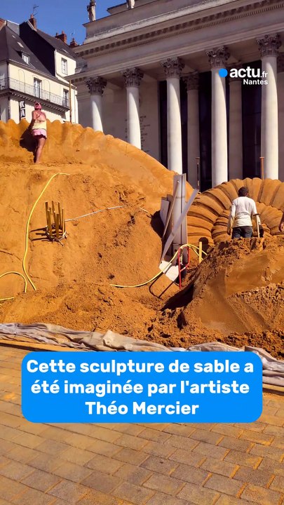 C'est quoi cette sculpture de sable place Graslin ?