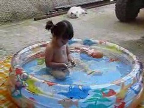 sauts dans la piscine