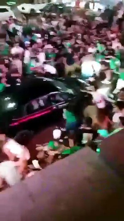Carro atropela multidão durante festejos no México após apuração no mundial