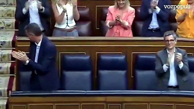 Sánchez se ríe tras perder la votación que pide que se someta a una cuestión de confianza