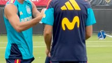Ferran Torres y Marc Pubill se lo pasan en grande en los entrenamientos de España entre risas