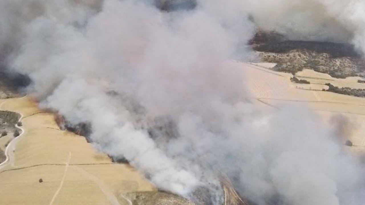 240 personas desalojadas por un incendio forestal en Tamarite (Huesca)