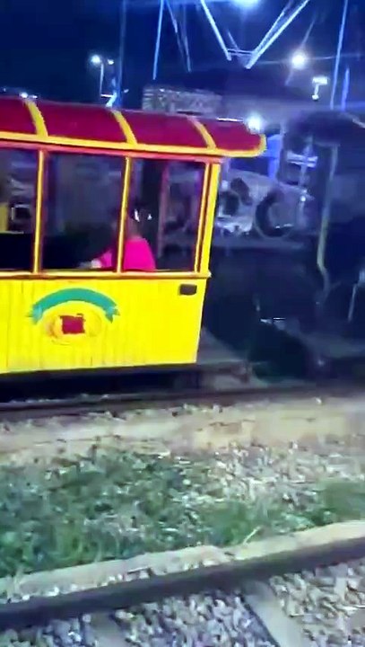 BHOOKI QAIDI & MAA KI KUCHDI IN TRAIN2.