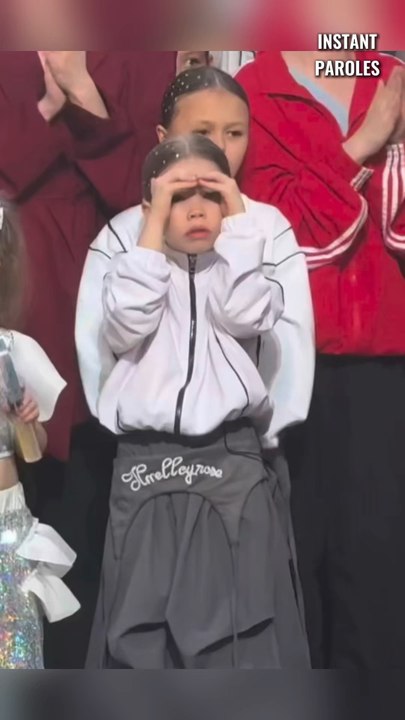 Cette petite fille reçoit une surprise inattendue lors de son spectacle de fin d’année