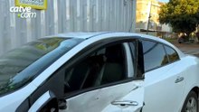 Conversão termina em forte batida entre dois carros em Toledo