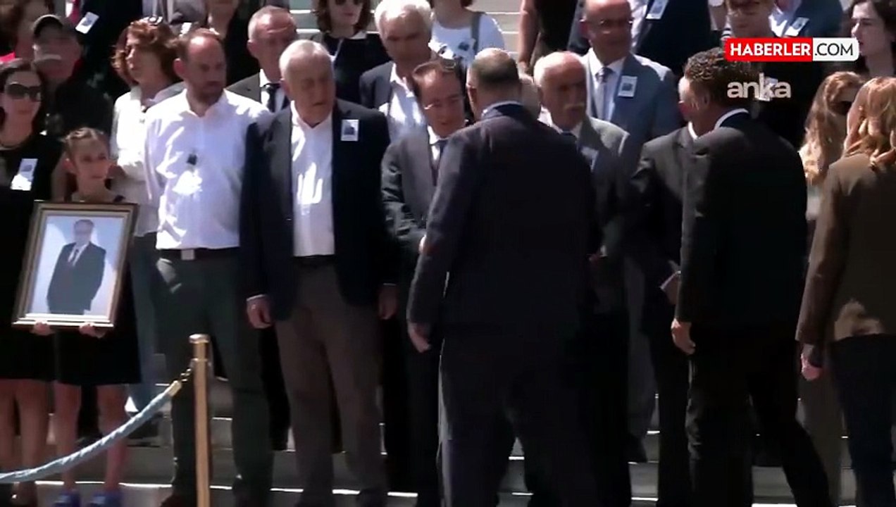Butlan kararı sonrası ilk temas: Kemal Kılıçdaroğlu ve Özgür Özel tokalaştı