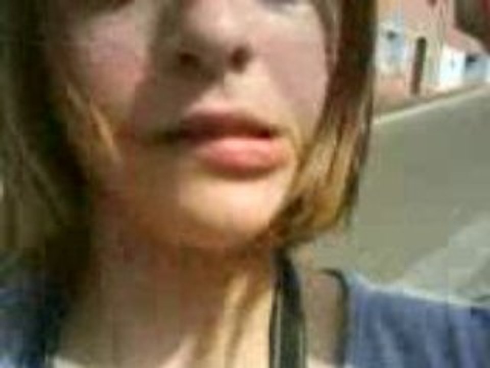 2 folle dans la rue